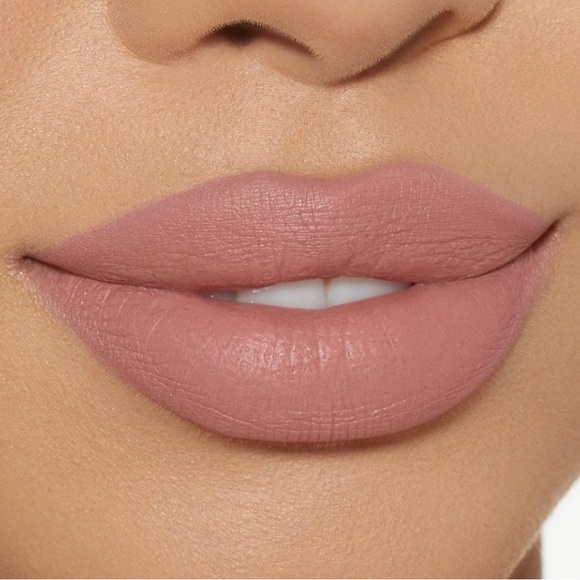 Kylie Velvet Liquid Lipstick & Lip Liner Set 👄 in the shade "𝙱𝙰𝚁𝙴" - Picture 2 of 6